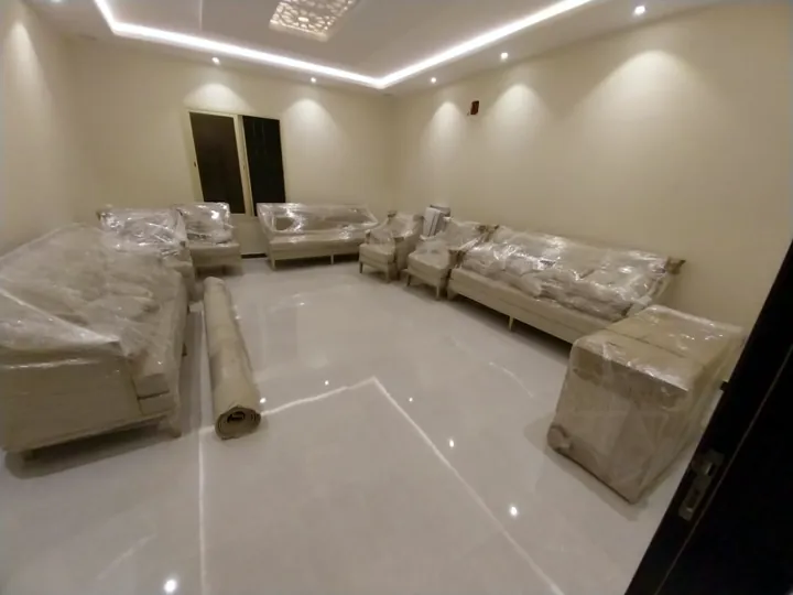 مجلس كامل مغلّف بالستريتش قبل التحميل