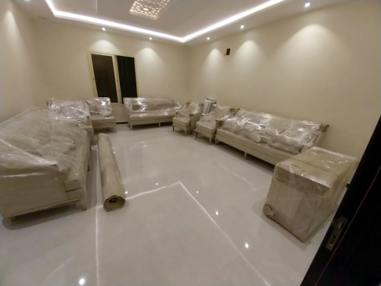 مجلس كامل مغلّف وجاهز للتحميل، من شغل الفريق